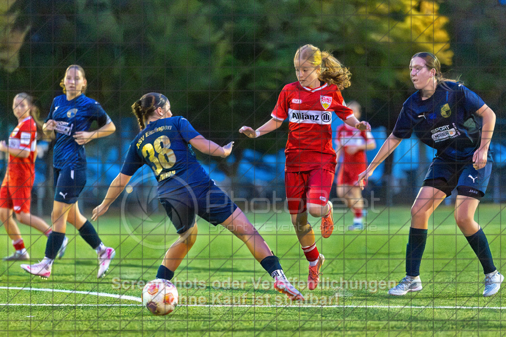 20261007_190220_0060-Bearbeitet_(c)_by_PhotoPeet | #,ASV Spartania Eislingen (blau) vs. VFB Stuttgart (rot), Fußball, Verbandspokal der B-Juniorinnen,  Saison 2026/2027, Kunstrasenplatz, Öschhalle, 73054 Eislingen, 07.10.2026 - 18:30 Uhr,Foto: PhotoPeet / Sport- &amp; Eventfotografie / Peter Harich