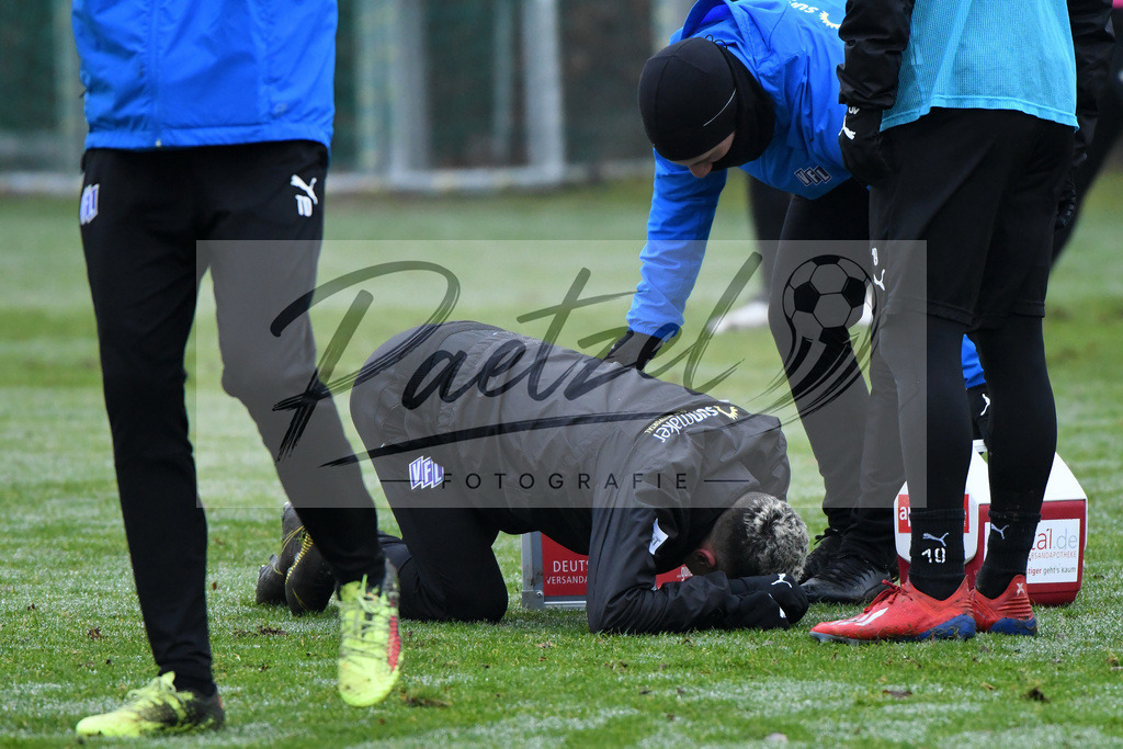 20200125_TRAOSN_0073 | Fußball, Herren: Anas Ouahim (VfL Osnabrück) ist verletzt beim Training des VfL Osnabrück am 25.01.2020 im Sportpark Illoshöhe in Osnabrück, Deutschland.(Foto von Nico Paetzel) - Realisiert mit Pictrs.com