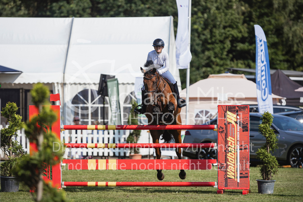 240720_LC_M2-Spr-453 | Deine schönsten Turniermomente als professionelle Fotos! Entdecke hochwertige Pferdesport-Fotografie im Online-Shop. Jetzt Fotos finden & bestellen!