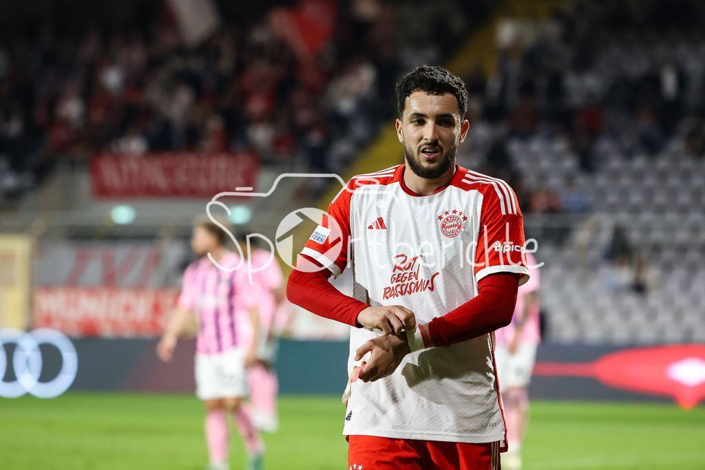 FC Bayern Amateure - TSV Aubstadt | Nach seiner Auswechslung in Aktion Dion BERISHA (FCB #11) / Freisteller / Einzelfoto