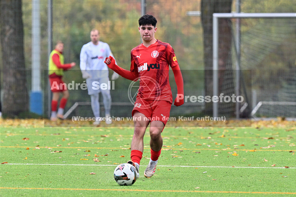 FC Kilia Kiel vs SC Rapid Lübeck | Selim Cetintürk (Kilia #33) / Fußball-Oberliga Männer 2026/2027 / FC Kilia Kiel vs SC Rapid Lübeck / Kilia Sportplatz / Kiel / 24.10.26 - Realisiert mit Pictrs.com