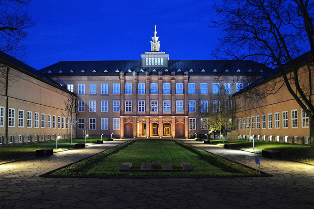 Bildlexikon Leipzig - Grassimuseum | Das Team hinter BILDLEXIKON LEIPZIG bündelt historische wie aktuelle Informationen über die Stadt Leipzig in Text und Bild auf einer Plattform und stellt diese der interessierten Öffentlichkeit zur Verfügung.