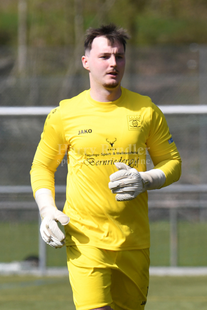 SpVgg GW Deggendorf : SV Hofkirchen | Lukas Groll (SpVgg GW Deggendorf #1) - Realisiert mit Pictrs.com