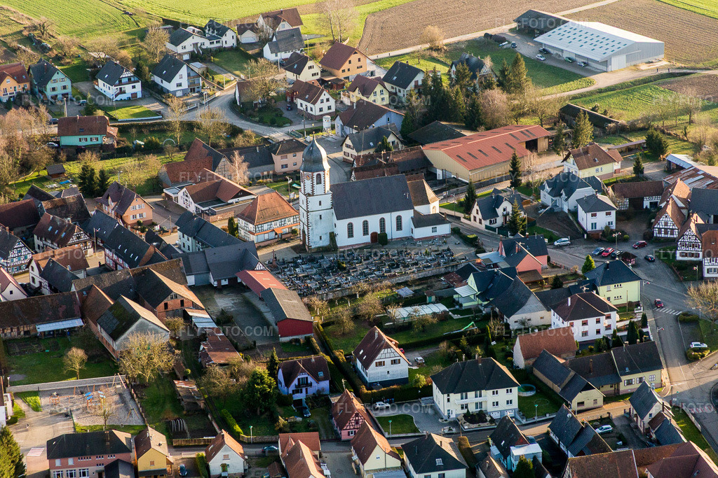 Aerial view: Church building in the village center in Niederlauterbach in the state Bas-Rhin, France.Photo: IMG_085989.jpg taken on 02/06/2016 by Werner Riehm/FLY-FOTO.comResolution of the original: 5472 x 3648 px