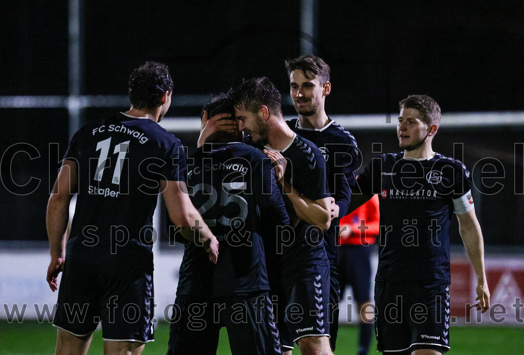 2024-03-15_100_FC_Schwaig_gegen_1_FC_Garmisch-Partenkirchen | Oberding, Deutschland, 15.03.2024:
Fußball, Landesliga Südost 2023 / 2024, 25. Spieltag, FC Schwaig gegen 1. FC Garmisch-Partenkirchen, Endergebnis: 4:0

Jubel nach dem 2:0 durch Raffael Ascher (FC Schwaig, #9)
Markus Straßer (FC Schwaig, #11), Nils Ehret (FC Schwaig, #25), Raffael Ascher (FC Schwaig, #9), Mario Simak (FC Schwaig, #5), Tobias Jell (FC Schwaig, #2)

Foto: Christian Riedel / fotografie-riedel.net
