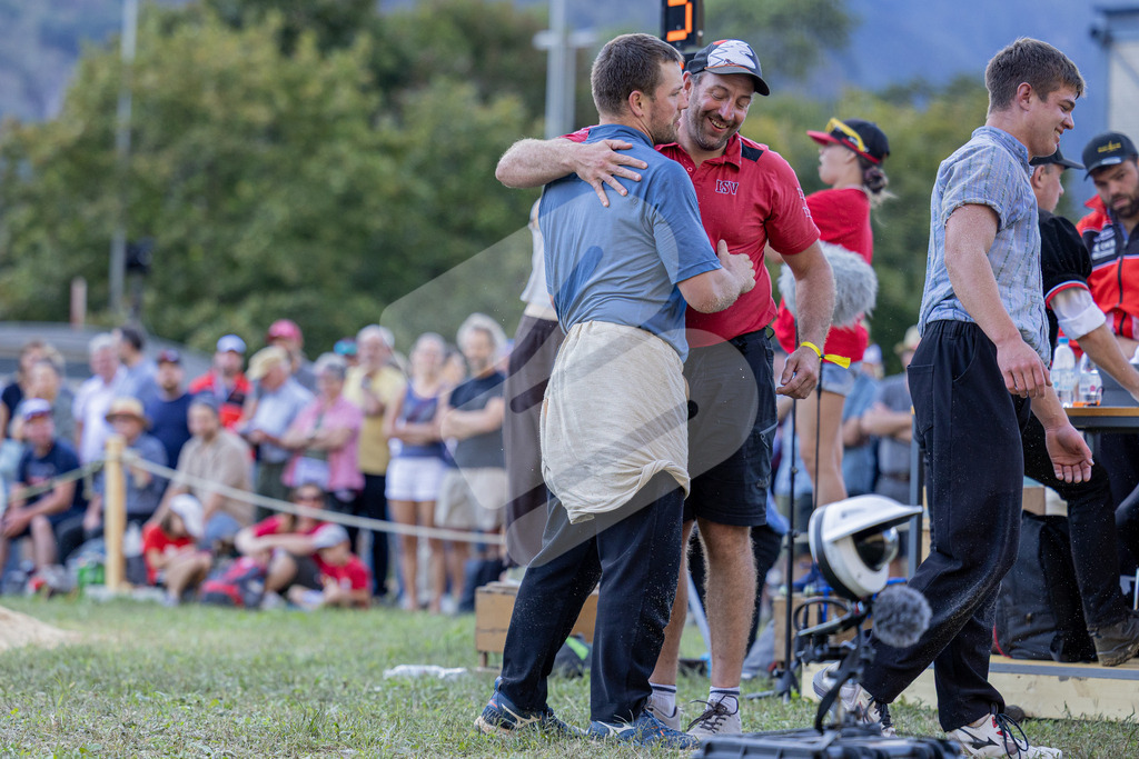 TESSINER2025_06_Gang_1533 | Die Schwinger des Schwyzer Kantonalen Schwingerverbandes: Fotos, die Dynamik und Leidenschaft festhalten, sowie emotionale Momente aus dem traditionellen Schwingsport zeigen. - Realisiert mit Pictrs.com