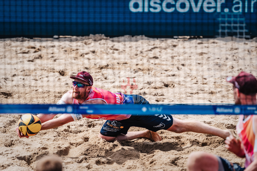 Beachvolleyball | Frauen | Allianz German Beach Tour 2025 | Tourstop Hamburg | 30.05.2025 | Yannick Harms springt zum Ball