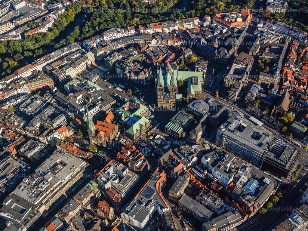 2581485 | BREMEN  Altstadtbereich- Insel und Innenstadtzentrum am Ufer des Flußverlaufes der Weser im Ortsteil Mitte in Bremen, Deutschland. Weiterführende Informationen bei: Stadt Bremen,  WFB Wirtschaftsförderung Bremen GmbH,  swb AG. // Old Town area and city center in the district Mitte in Bremen, Germany. Further information at: Stadt Bremen,  WFB Wirtschaftsfoerderung Bremen GmbH,  swb AG. Foto: Gerhard Launer