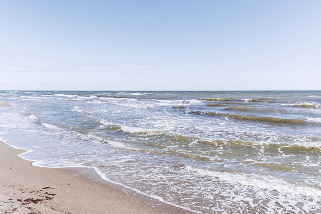 Wandbild: Wellen am Strand von Damp – Lebendige Ostseekulisse