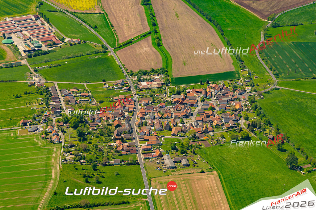 Die Luftaufnahme Gleicherwiesen - Römhild wurde 2022 vom Flugzeug aus (keine Drohne) erstellt. Hohe Auflösung -für große Poster und Wandbilder geeignet - Garantiert!