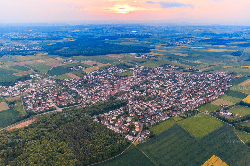 Luftbild: Ortsansicht aus Südosten im Ortsteil Hambach in Dittelbrunn im Bundesland Bayern in Deutschland. Foto: IMG_099681.jpg vom 24.05.2017 durch Werner Riehm/FLY-FOTO.de