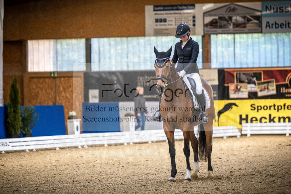 DOS_0427 | Entdecke hochwertige Reitturnierfotos von Foto Oger. Professionell, emotional und authentisch – jetzt Lieblingsmomente im Shop bestellen.Deutschlandweite Turnierfotografie. - Realisiert mit Pictrs.com