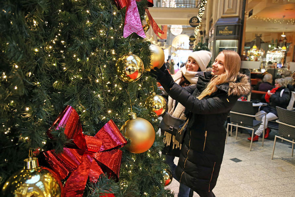 Leipziger Weihnachtsmarkt - Mädler Passage | Entdecke über 20 Kategorien Leipzig-Motive: Foto-Downloads, hochwertige Poster, Leinwand- & Fine-Art-Prints. Jetzt Lieblingsfoto im Bildlexikon Leipzig Shop bestellen!