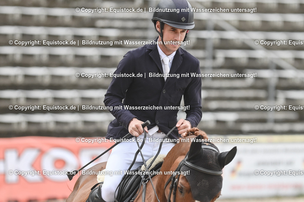 20230514_CCI4_Springen_0390 | equistock