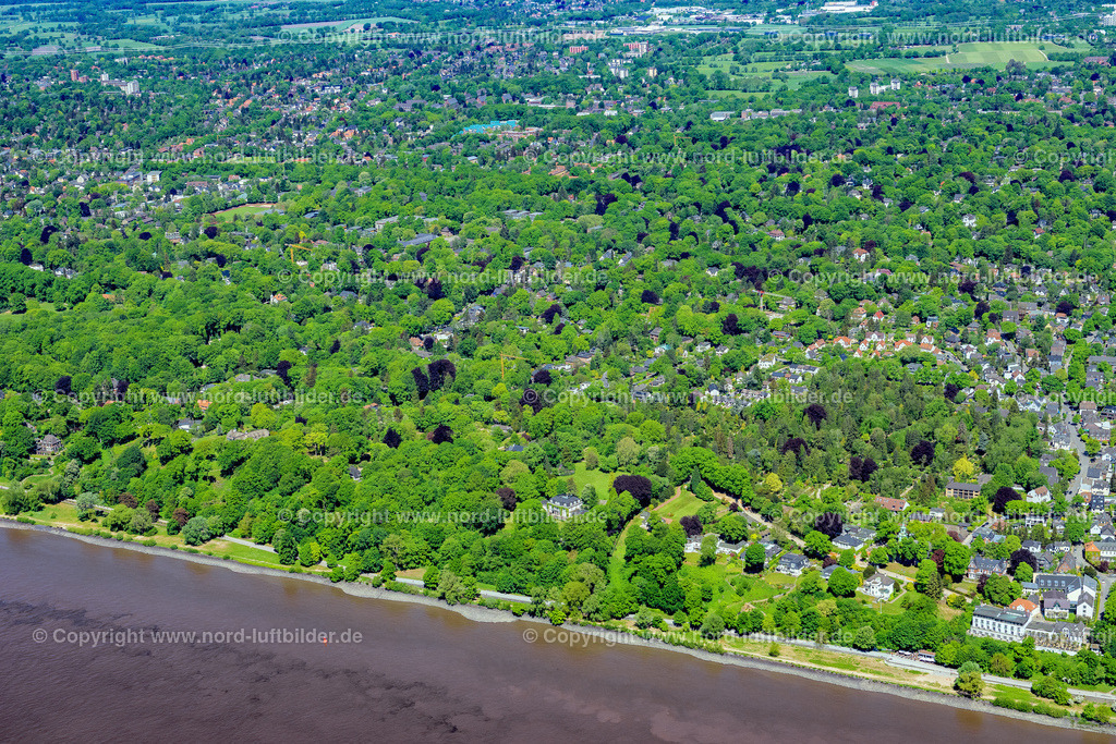 Hamburg_Nienstedten_ELS_5262150522 | HAMBURG 15.05.2022 Ortskern am Uferbereich des Elbe - Flußverlaufes im Ortsteil Nienstedten in Hamburg, Deutschland. // Village on the banks of the area Elbe - river course in the district Nienstedten in Hamburg, Germany. Foto: Martin Elsen