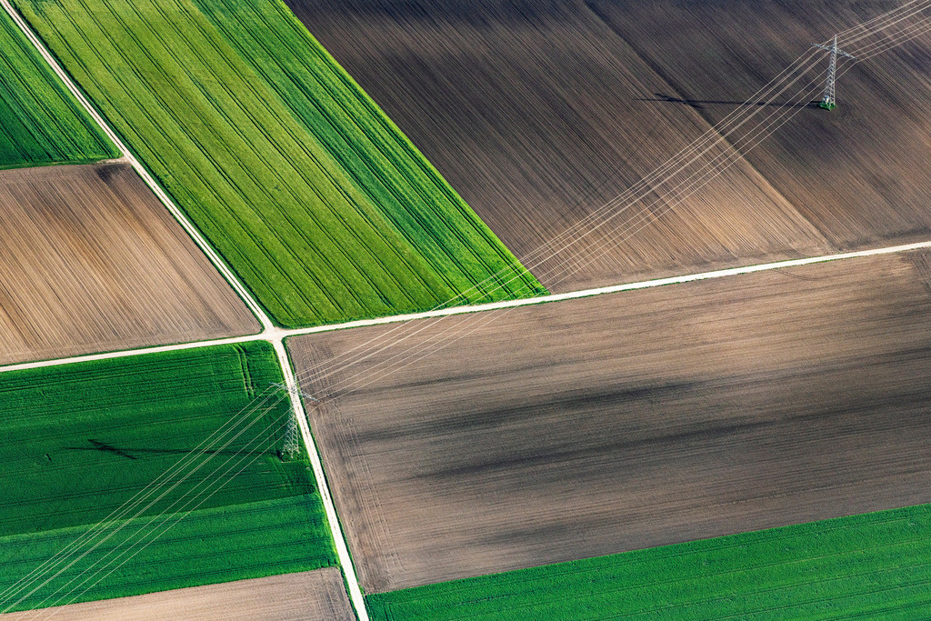 dr__0027237.jpg | SCHWöRSHEIM 14.05.2019 Strukturen auf landwirtschaftlichen Feldern in Schwörsheim im Bundesland Bayern, Deutschland. // Structures on agricultural fields in Schwoersheim in the state Bavaria, Germany. Foto: Daniel Reiter