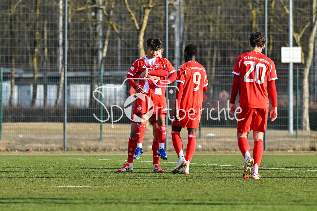 FC Bayern Amateure - FC Viktoria Pilsen U23 | MUNICH, GERMANY - 03. FEBRUARY: Jubel der kleinen Bayern nach dem Treffer zum 2-1 durch Maycon NORMANHA CARDOZO (FC Bayern München II 7) / Tor / Torschuetze / Freude / Happy während dem Testspiel zwischen den Amateuren des FC Bayern und dem FC Viktoria Pilsen B am FC Bayern Campus