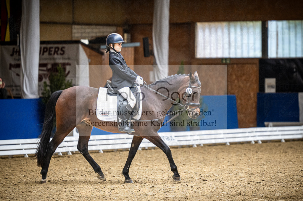 DOS_1617 | Entdecke hochwertige Reitturnierfotos von Foto Oger. Professionell, emotional und authentisch – jetzt Lieblingsmomente im Shop bestellen.Deutschlandweite Turnierfotografie. - Realisiert mit Pictrs.com