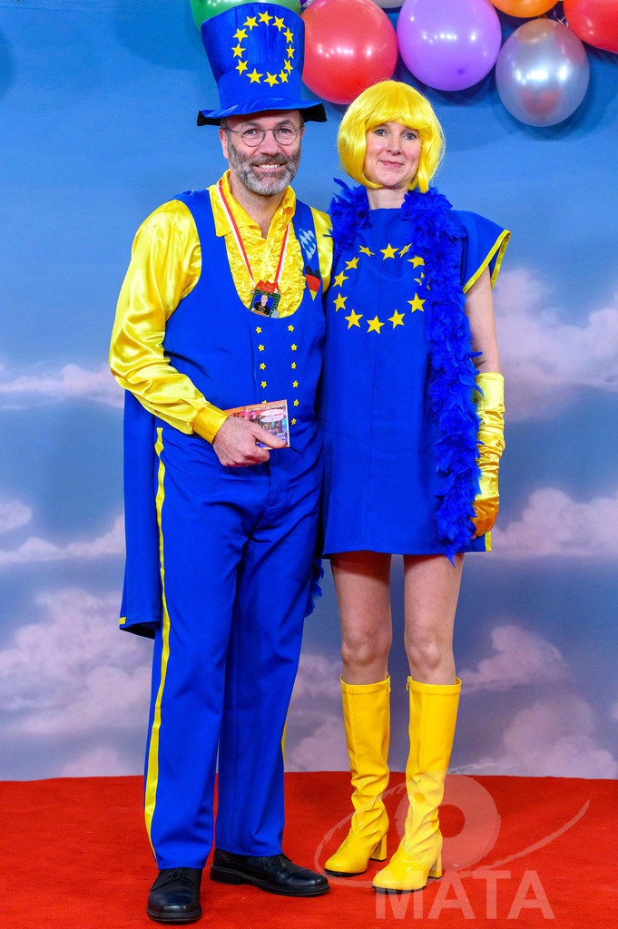_DWA1489 | Fraktionsvorsitzende der Europaeischen Volkspartei (EVP) im Europaeischen Parlament, Manfred Weber mit seiner Gattin Andrea bei der TV-Sendung Fastnacht in Franken 2024. Veitshöchheim, 02.02.2024 Bayern Deutschland - Realisiert mit Pictrs.com