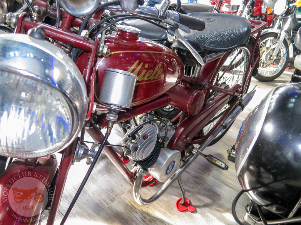 MopedmuseumNeumühl_151023_038 | Bildergalerie von Sport-Ereignissen aber auch von weiteren spannenden Dingen - nicht nur vom Niederrhein. In Anlehnung an den bekannten Spruch von Hanns Dieter Hüsch heißt das Motto: "Niederrhein ist überall".  - Realisiert mit Pictrs.com