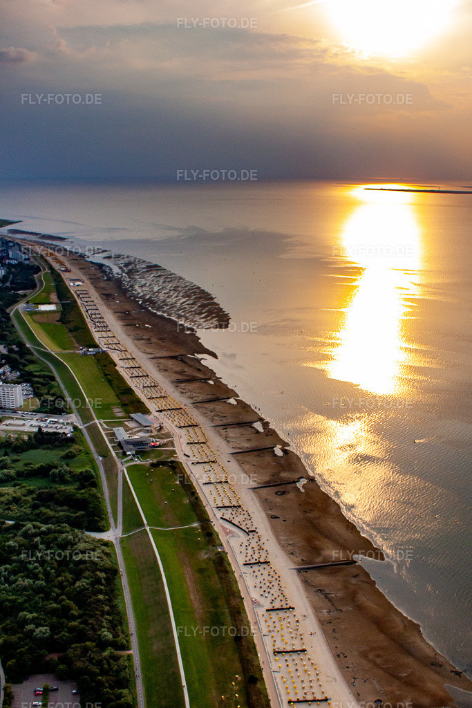 Luftbild: Sonnen- Untergang über der Landschaft Nordseestrand im Ortsteil Döse in Cuxhaven im Bundesland Niedersachsen in Deutschland. Foto: IMG_70486.jpg vom 06.08.2014 durch Werner Riehm/FLY-FOTO.de