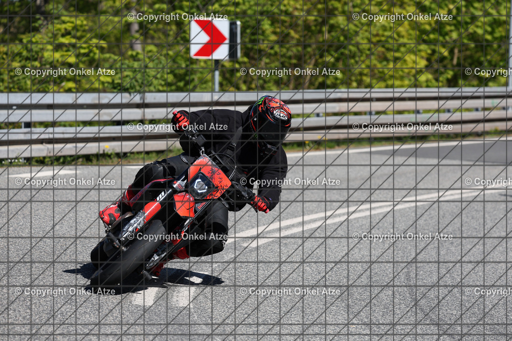 IMG_8801 | Fotograf am Kyffhäuser. Onkel Atze. Kyffhäuser Rennstrecke. Café36. Motorsportfotografie. - Realisiert mit Pictrs.com