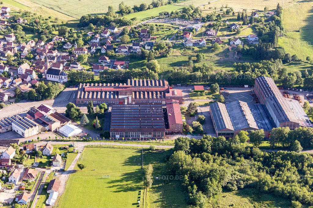 Luftbild: Ortsansicht in Oberbronn im Bundesland Bas-Rhin in Frankreich. – Foto: IMG_115418.jpg vom 16.06.2019 durch Werner Riehm/FLY-FOTO.de – Auflösung des Originals: 5472 x 3648 px