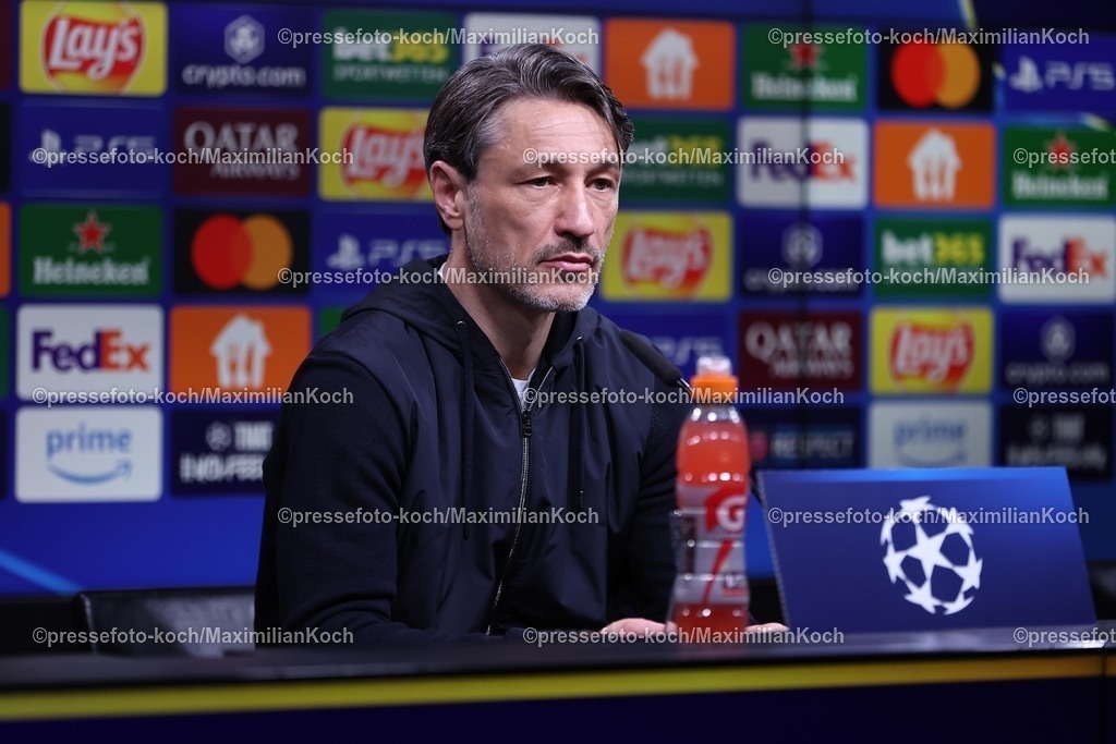 UCL1504251124 | 15.04.2025, Fußball, UEFA Champions League, Borussia Dortmund - FC Barcelona, BVB Stadion, Viertelfinale, Saison 2024 2025: Die Trainer bei der Pressekonferenz nach dem Spiel. Trainer Niko Kovac (Cheftrainer BVB) Regulations prohibit any use of photographs as image sequences and or quasi-video.