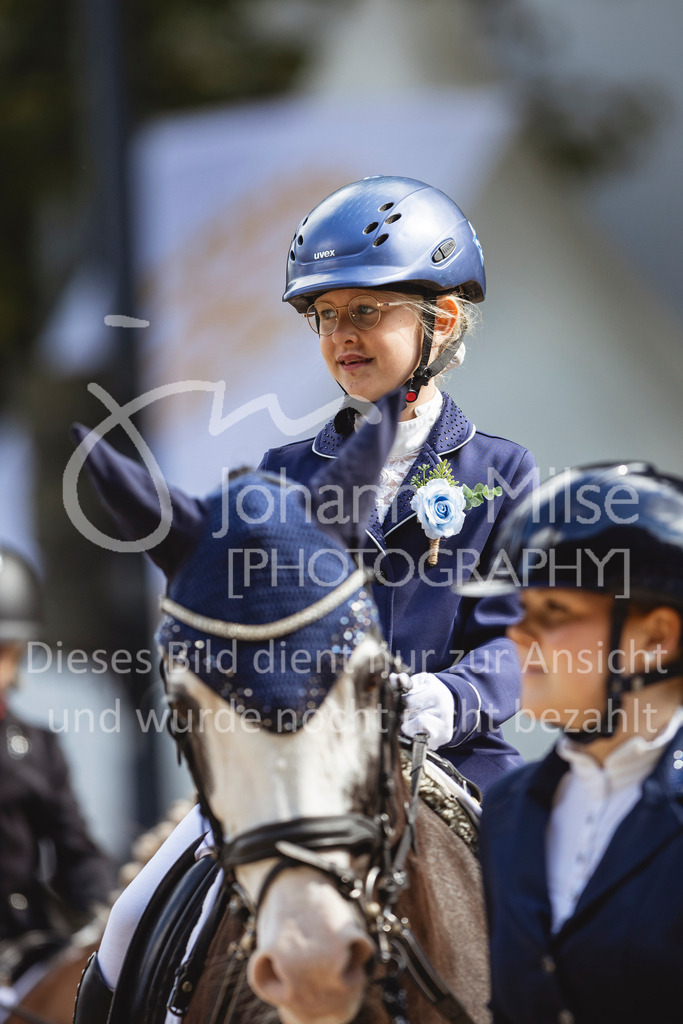 240915_OWLCh_FuehrzuegelWB-672 | Deine schönsten Turniermomente als professionelle Fotos! Entdecke hochwertige Pferdesport-Fotografie im Online-Shop. Jetzt Fotos finden & bestellen!