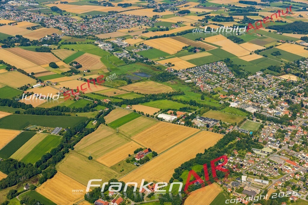 Stadt Enger von Oben- Die Luftaufnahme wurde 2025 vom UL-Flugzeug heraus erstellt ( keine Drohnenaufnahme ) - Hochauflösende Luftaufnahme - für Wandbilder und großformatige Ausdrucke geeignet. Das besondere Geschenk!Hier alle&nbsp;Infos zur Lizenzierung der LuftaufnahmeWir fliegen auch dieses Jahr wieder in Ihre Region um Luftbilder zu erstellen.- Luftbild anfragen