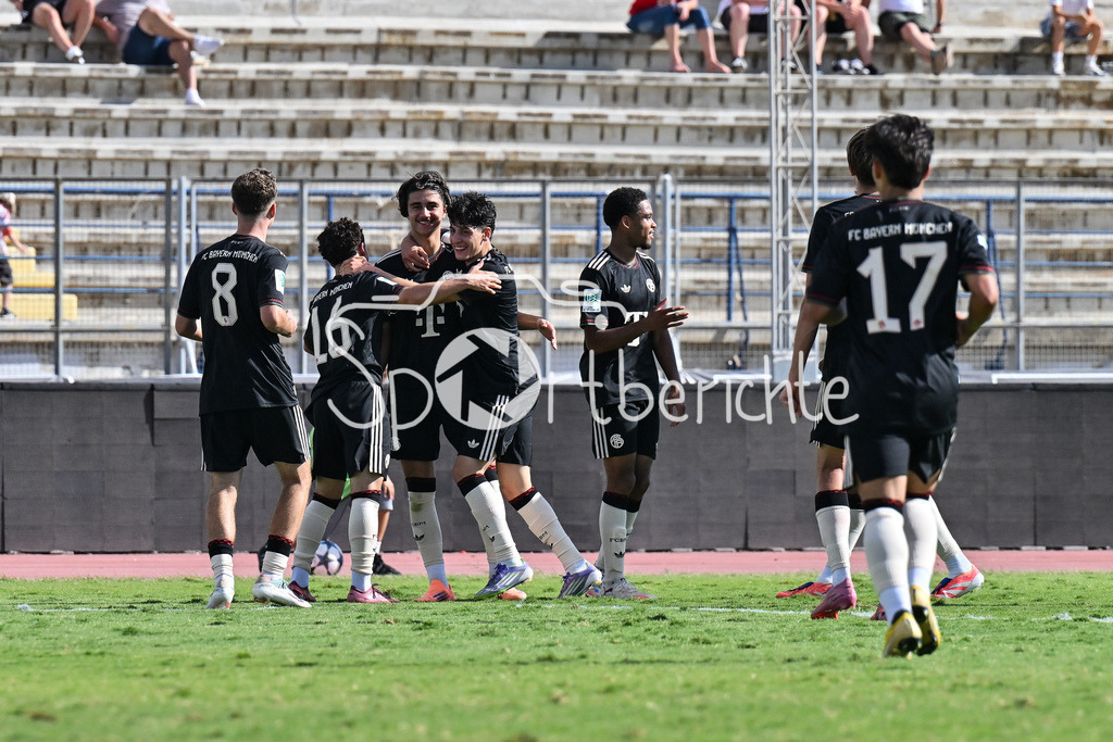 Papohs FC U19 - FC Bayern München U19 | Jubel der Bayer nach dem Treffer zum 0-2 durch Adin LICINA (FCB #7) / Tor / Torschuetze / Freude / Happy / UEFA Youth League: Paphos FC U19 - FC Bayern München U19; Stelios Kyriakides Stadium am 30.09.2025
