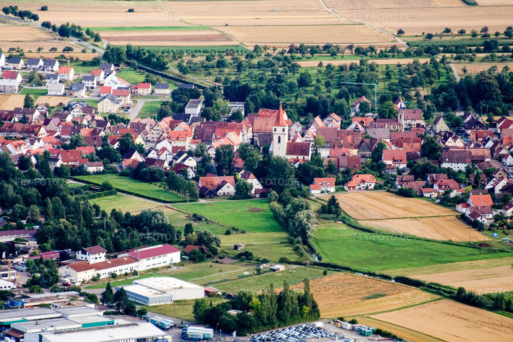 Luftbild: Kirche St. Magnus von Norden im Ortsteil Altingen in Ammerbuch im Bundesland Baden-Württemberg in Deutschland. Foto: IMG_12262.jpg vom 02.08.2008 durch Werner Riehm/FLY-FOTO.de