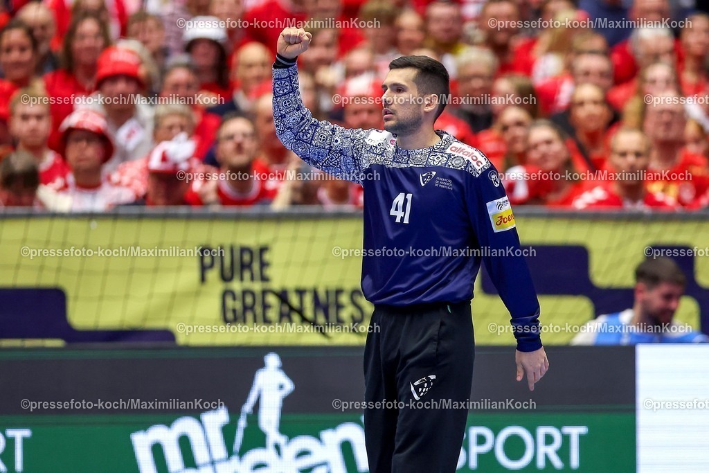 EHF20012602054 | 20.01.2026, Handball, Men's EHF EURO 2026, Dänemark - Portugal, Jyske Bank Boxen in Herning, Dänemark, Preliminary Round:  Gustavo Alexandre Cascao Capdeville (Portugal #41) jubelnd