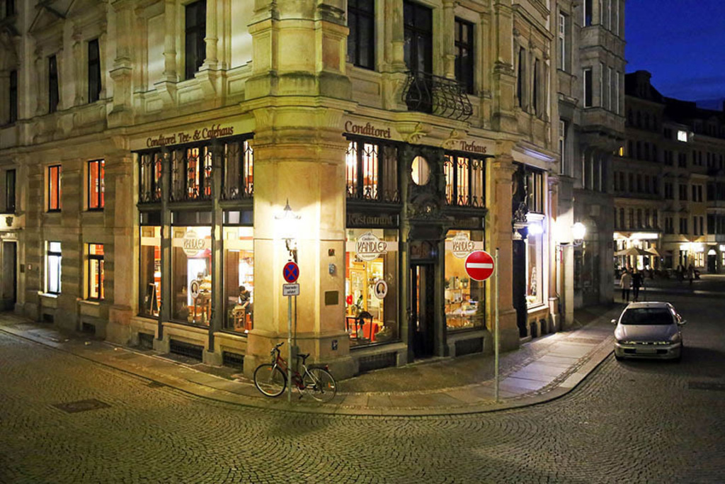 Bildlexikon Leipzig - Café Kandler im Teehaus | Das Team hinter BILDLEXIKON LEIPZIG bündelt historische wie aktuelle Informationen über die Stadt Leipzig in Text und Bild auf einer Plattform und stellt diese der interessierten Öffentlichkeit zur Verfügung.