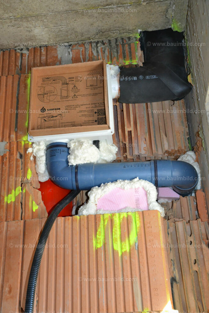 bib-lg15-sanitaer-0075 | Nach LV-Leistungsgruppen sortierte Detailfotos über den Bau eines Hauses. Alle Hausbau-Bilder direkt vom Urheber und Autor der Website Haus-Selber-Bauen.com