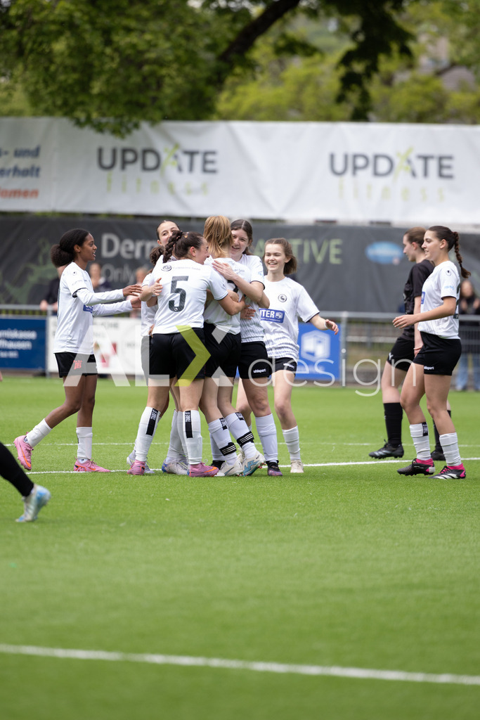 Fußball I Frauen I Saison 2025-2026 I Frauen 3. Liga | FVRZ Gruppe 2 | 18. Spieltag I Spielvereinigung Schaffhausen Damen 1 - Team Furttal Zürich I 17.05.2026 | Hochwertige Sportfotos kaufen & lizenzieren für Medien, Vereine, Agenturen & Sportler:innen. Entdecke professionelle Sportfotografie im Bildshop von Alexander Franzen. - Realisiert mit Pictrs.com