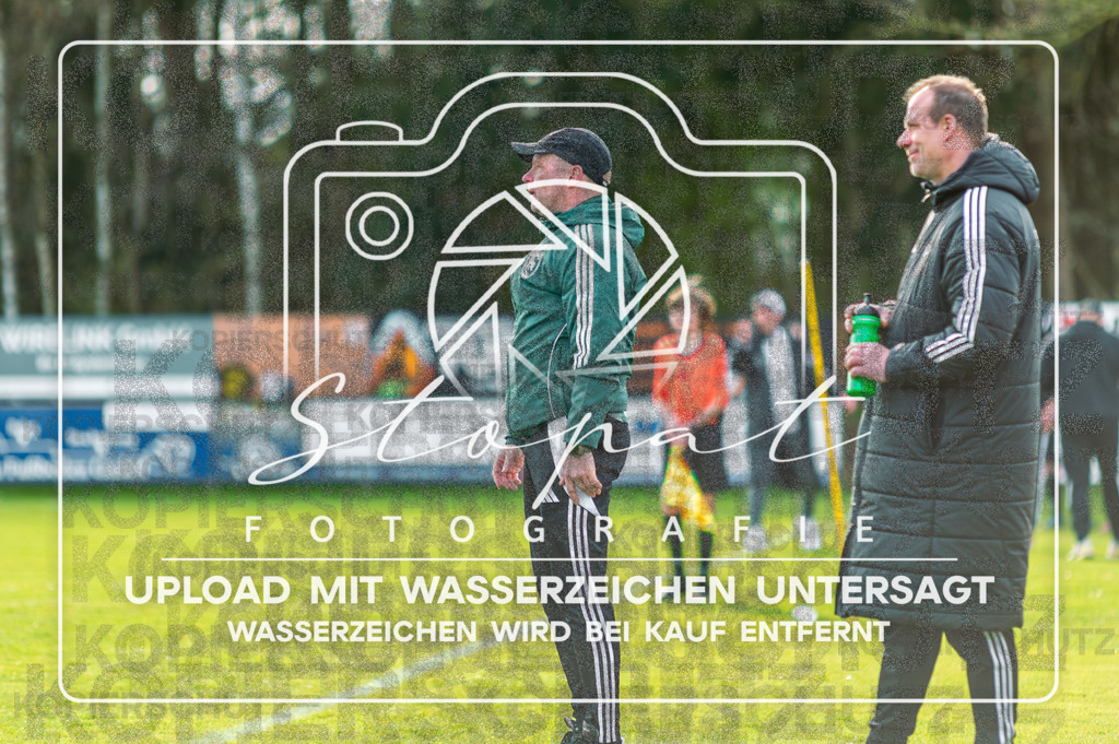 FGFS-SGA-1062 | Markus Wolkenhauer (SG Allertal - Trainer) beim Herren Kreisliga HK Spiel zwischen FG Fulde-Stellichte und SG Allertal im Fulder Zentralstadion, Fulde (Simon Paul Stopat) - Realisiert mit Pictrs.com