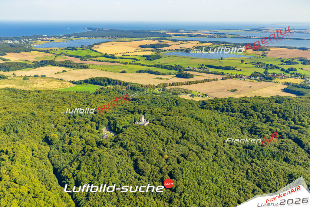 Jagdschloß Granitz Binz Bild- Das Luftbild wurde 2025 vom UL-Flugzeug heraus erstellt ( keine Drohne bzw. Drohnenaufnahme ) - Hochauflösende Luftaufnahme -Nicht vergleichbar mit Google Maps oder Satelittenbilder- Die Geschenkidee !Mit Lizenz und Bildrechte bestellbar - CC