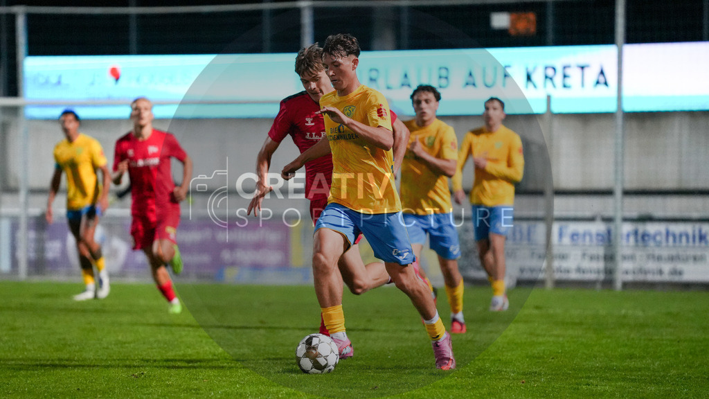 Fußball, Herren, Saison 2025/2026, Regionalliga Nordost, 8. Spieltag, FSV 63 Luckenwalde vs. FC Hertha 03 Zehlendorf, Dienstag 16.09.2025, Werner-Seelenbinder-Stadion Luckenwalde, | Fußball, Herren, Saison 2025/2026, Regionalliga Nordost, 8. Spieltag, FSV 63 Luckenwalde vs. FC Hertha 03 Zehlendorf, Dienstag 16.09.2025, Werner-Seelenbinder-Stadion Luckenwalde, Im Bild: Len Neumann (Luckenwalde) - Realisiert mit Pictrs.com