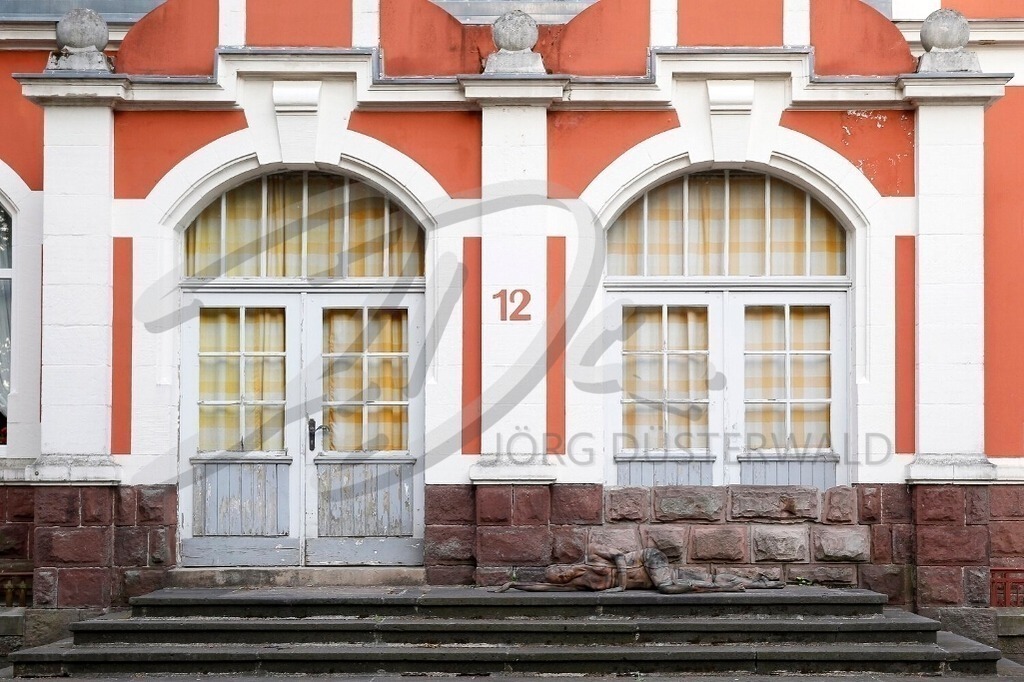 DoorArt-BAHNHOFSTÜR_7732 | #001 | Modell: Jana | Foto: Tschiponnique Skupin - Realisiert mit Pictrs.com