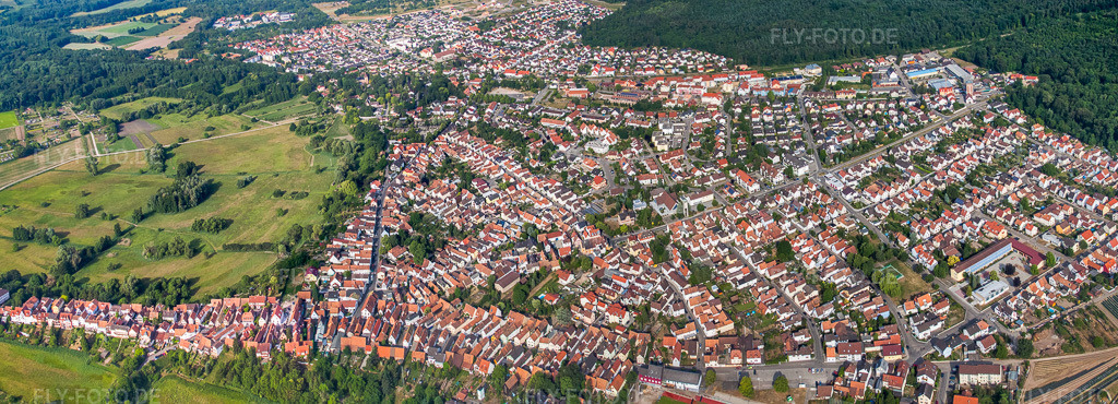 Luftbild: Panorama der Stadt von Osten in Jockgrim im Bundesland Rheinland-Pfalz in Deutschland. Foto: IMG_40516().jpg vom 29.05.2011 durch Werner Riehm/FLY-FOTO.de