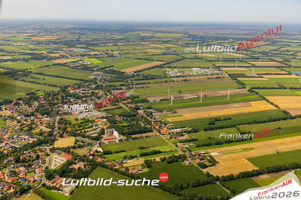 Schrägluftbild  Gehlenberg  Friesoythe - Das Luftbild wurde 2025 vom UL-Flugzeug heraus erstellt (ohne Drohne- keine Drohnenaufnahme ) - Hochauflösende Luftaufnahme -Nicht vergleichbar mit Google Maps oder Satelittenbilder- Die Geschenkidee !Mit Lizenz und Bildrechte bestellbar