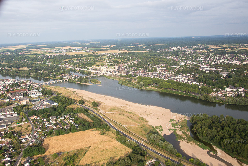 Aerial view: View of the town in Amboise in the state Indre et Loire, France.Photo: IMG_082336.jpg taken on 06/20/2015 by Werner Riehm/FLY-FOTO.comResolution of the original: 5051 x 3367 px