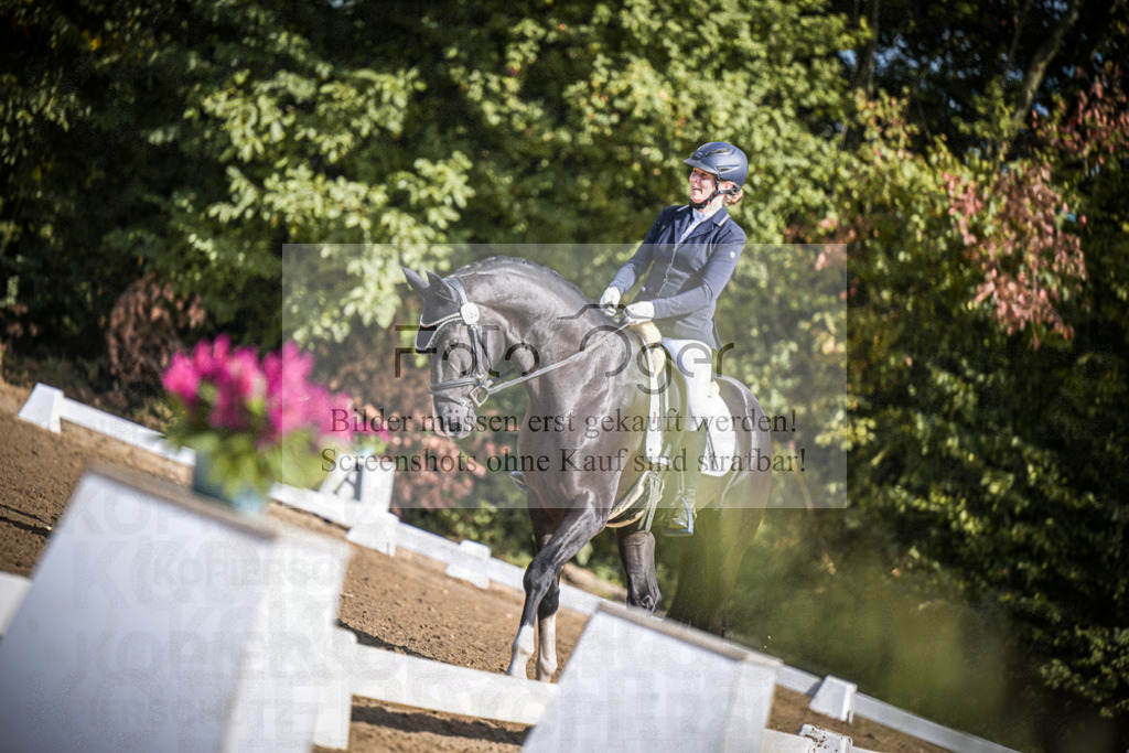 DOS_3878 | Entdecke hochwertige Reitturnierfotos von Foto Oger. Professionell, emotional und authentisch – jetzt Lieblingsmomente im Shop bestellen.Deutschlandweite Turnierfotografie. - Realisiert mit Pictrs.com