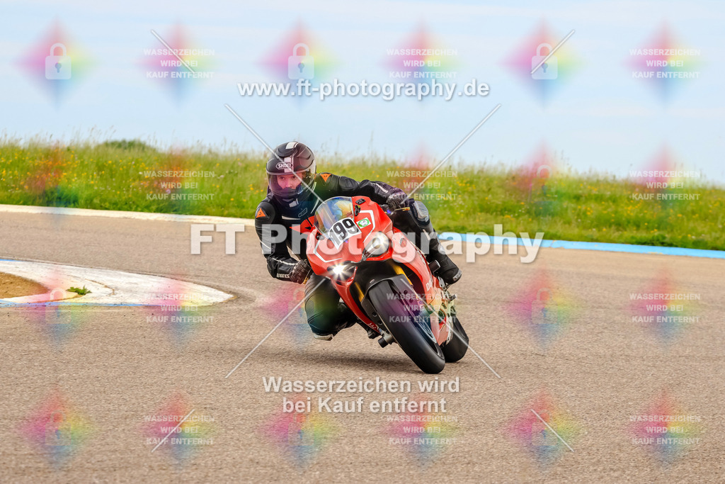 MotoTeam-2681 | Hier findet Ihr Bilder von Touristenfahrten auf der Nürburgring Nordschleife oder von anderen Veranstaltungen die ich besucht habe. Viel Spass beim Durch Schauen 