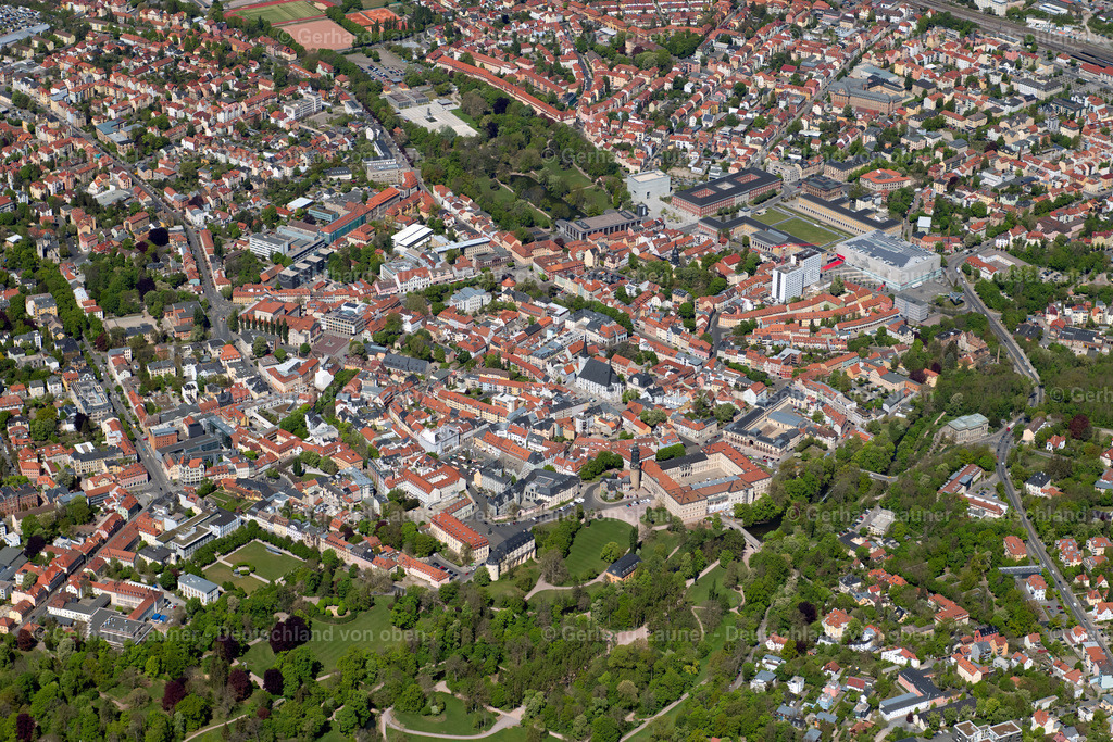 4026884 | WEIMAR 07.05.2020 Stadtgebiet mit Innenstadtbereich in Weimar im Bundesland Thüringen, Deutschland. Weiterführende Informationen bei: weimar GmbH. // Urban area with inner city area in Weimar in the state Thuringia, Germany. Further information at: weimar GmbH. Foto: Gerhard Launer