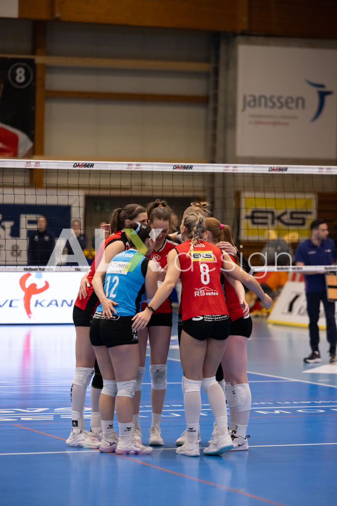 Volleyball I Frauen I Saison 2025-2026 I Volleyball NLA | Women I 1/2 Finals I  VC Kanti Schaffhausen - Sm'Aesch Pfeffingen I 18.03.2026 | VC Kanti Spielerinnenkreis - Realisiert mit Pictrs.com
