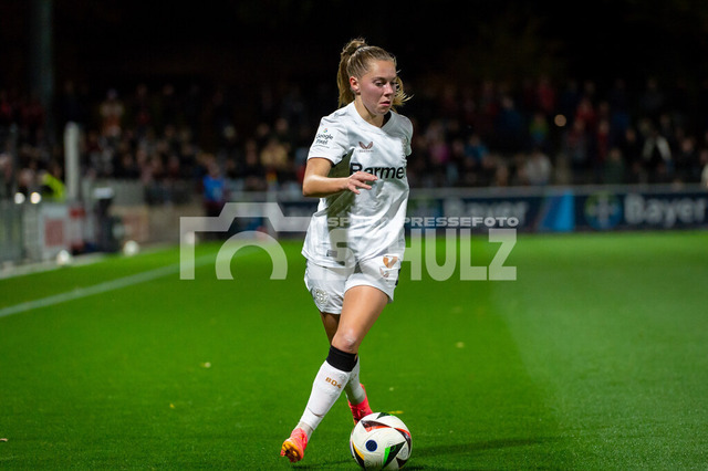 20241020NSZ_1594 | Janou Levels (Bayer Leverkusen,No.05)DEU, Leverkusen, 20.10.2024 Fußball, Frauen, Google Pixel Frauen-Bundesliga, Saison 2024/2025, 7. Spieltag, Bayer 04 Leverkusen - FC Bayern MünchenDIE DFB-RICHTLINIEN UNTERSAGEN JEGLICHE NUTZUNG VON FOTOS ALS SEQUENZBILDER UND/ODER VIDEOÄHNLICHE FOTOSTRECKEN - Realisiert mit Pictrs.com