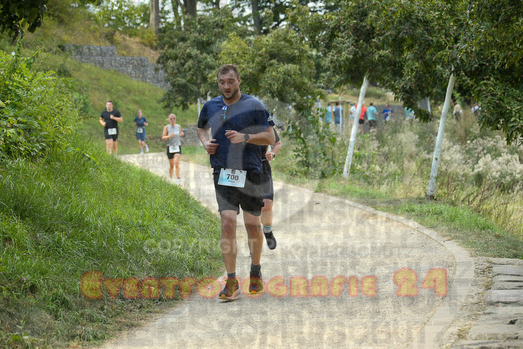 250824_1502_EX1_8382 | Sportfotografie im Rhein-Sieg Kreis, Köln, Bonn, NRW, Rheinland Pfalz, Hessen, etc. Unser Tätigkeitsfeld umfasst den Laufsport vom Volkslauf über den Marathon, Duathlon, Triathon bis zum Ultralauf wie Kölnpfad Ultra oder Schindertrail.