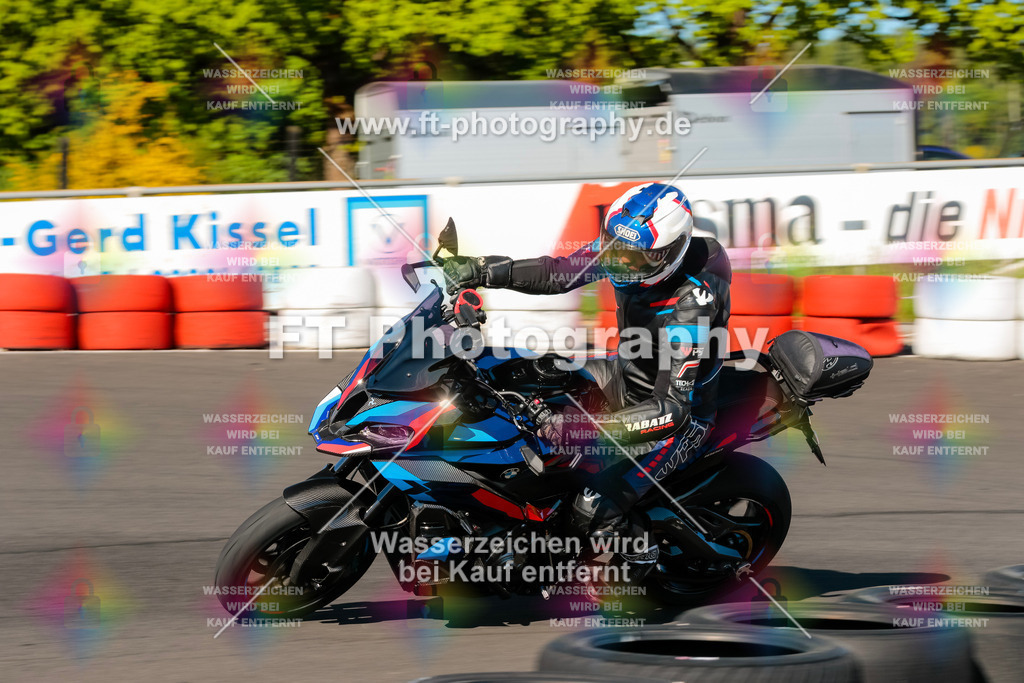 Moto-TeamOBK-21178 | Hier findet Ihr Bilder von Touristenfahrten auf der Nürburgring Nordschleife oder von anderen Veranstaltungen die ich besucht habe. Viel Spass beim Durch Schauen 